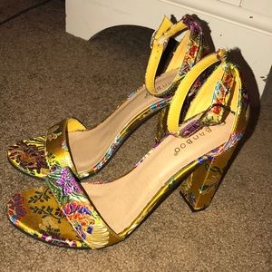 GORGEOUS Golden Floral Heels